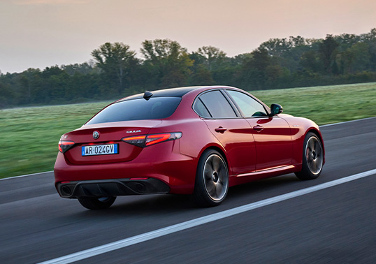 Alfa Romeo Giulia a Bologna e Ferrara 2 Alfa Romeo Giulia a Bologna e Ferrara