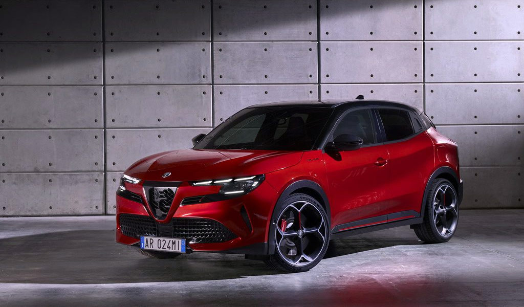 Alfa Romeo Junior Ibrida 1.2 136CV tua da 200€ al mese