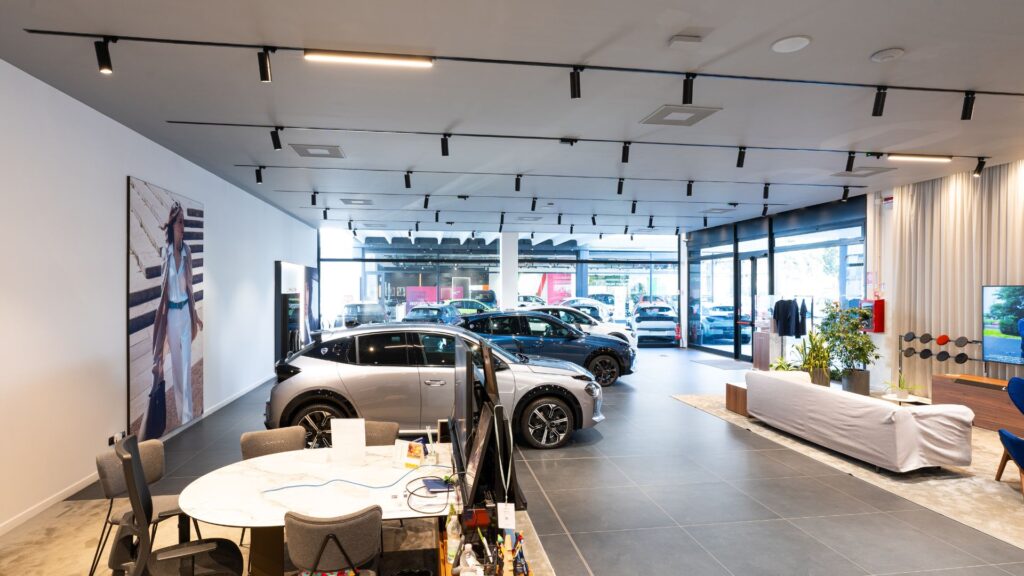 Salone Vendita Nuovo (Bologna Roveri) 33 bologna roveri via elettricista ghedini 26