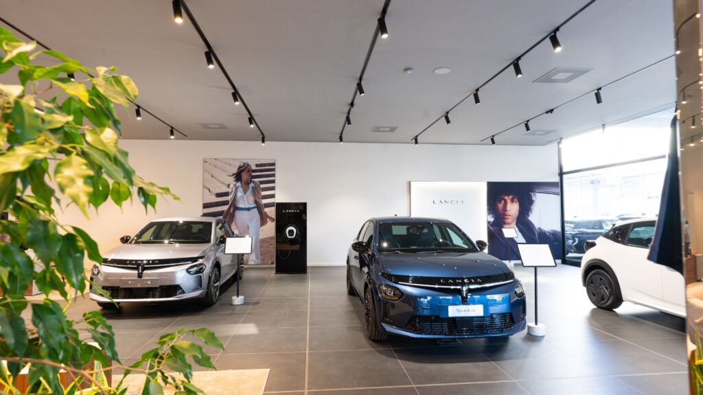 Salone Vendita Nuovo (Bologna Roveri) 32 bologna roveri via elettricista ghedini 6