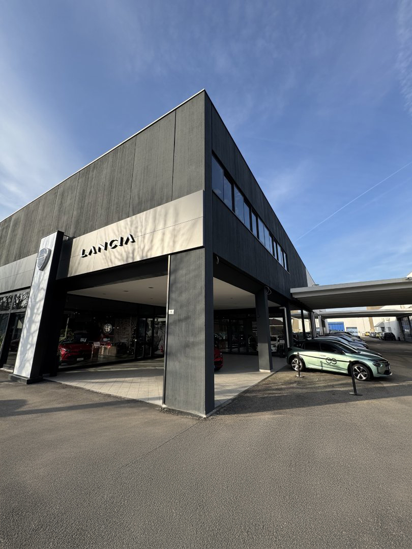Noleggio (Bologna Roveri) 7 lancia gruppo ghedini
