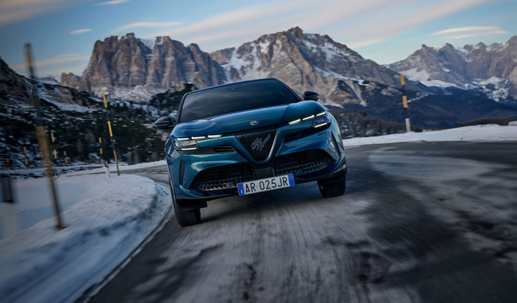 Nuova Junior ora disponibile anche in versione Q4 1 Nuova Alfa Romeo Junior Q4