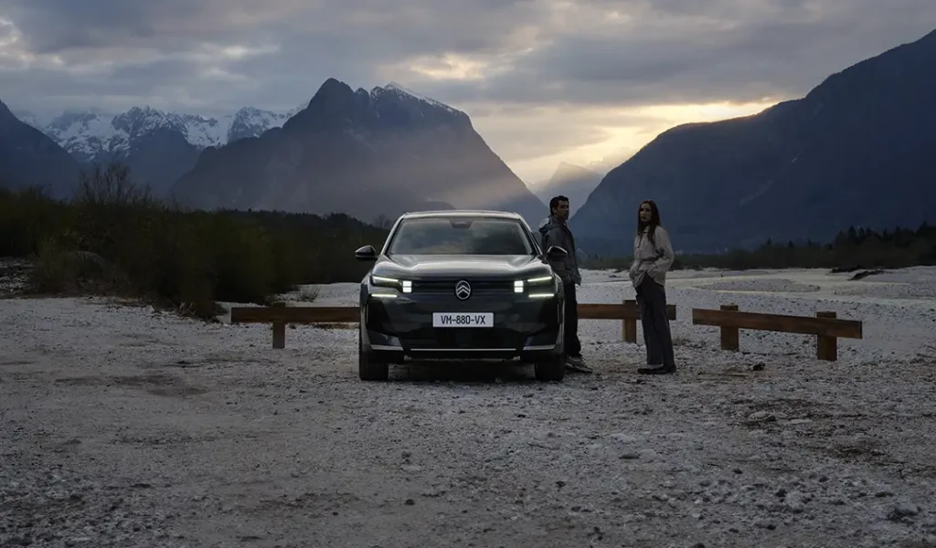 Nuova Citroën C5 Aircross: il SUV ideale per comfort e innovazione 1 Citroen C5 Aircross nuova, parcheggiata su un percorso di montagna