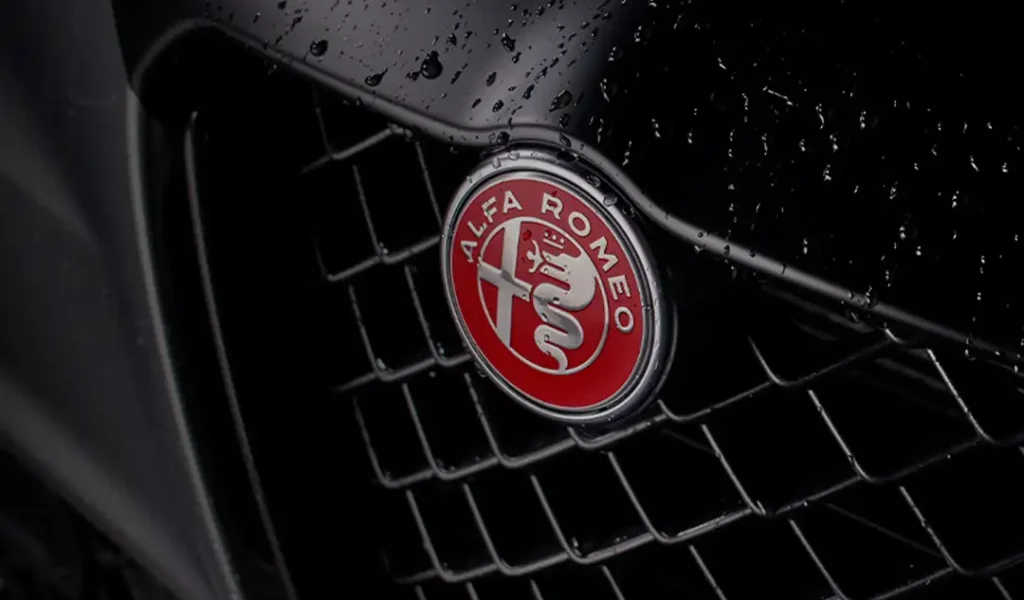 Special Series Alfa Romeo: l’esclusività del biscione a Bologna e Ferrara 1 scudetto e trilobo con logo alfa romeo rosso