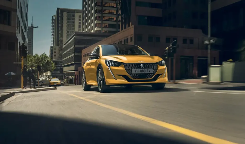 nuova peugeot 208 gialla