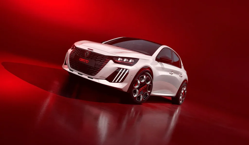 peugeot 208 GTi bianca su sfondo rosso